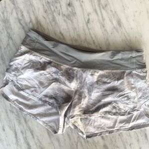 Lululemon Speed Up Low-Rise Lined Short 2.5" size 6